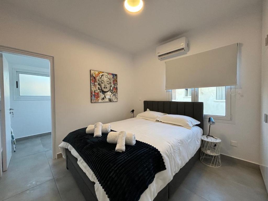 Venus Lighthouse 2B, Sea-View, Paphos Center Apartment Bagian luar foto