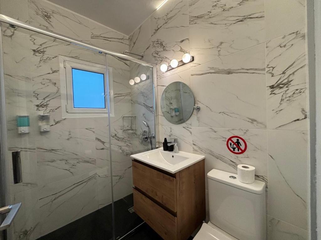 Venus Lighthouse 2B, Sea-View, Paphos Center Apartment Bagian luar foto