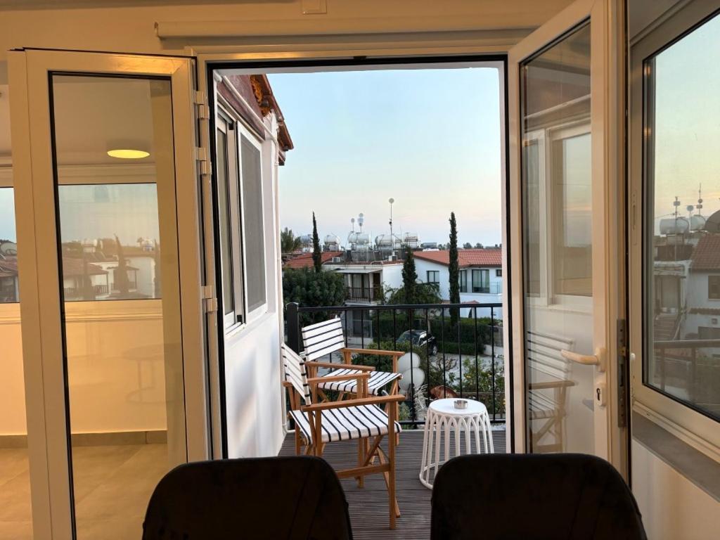 Venus Lighthouse 2B, Sea-View, Paphos Center Apartment Bagian luar foto